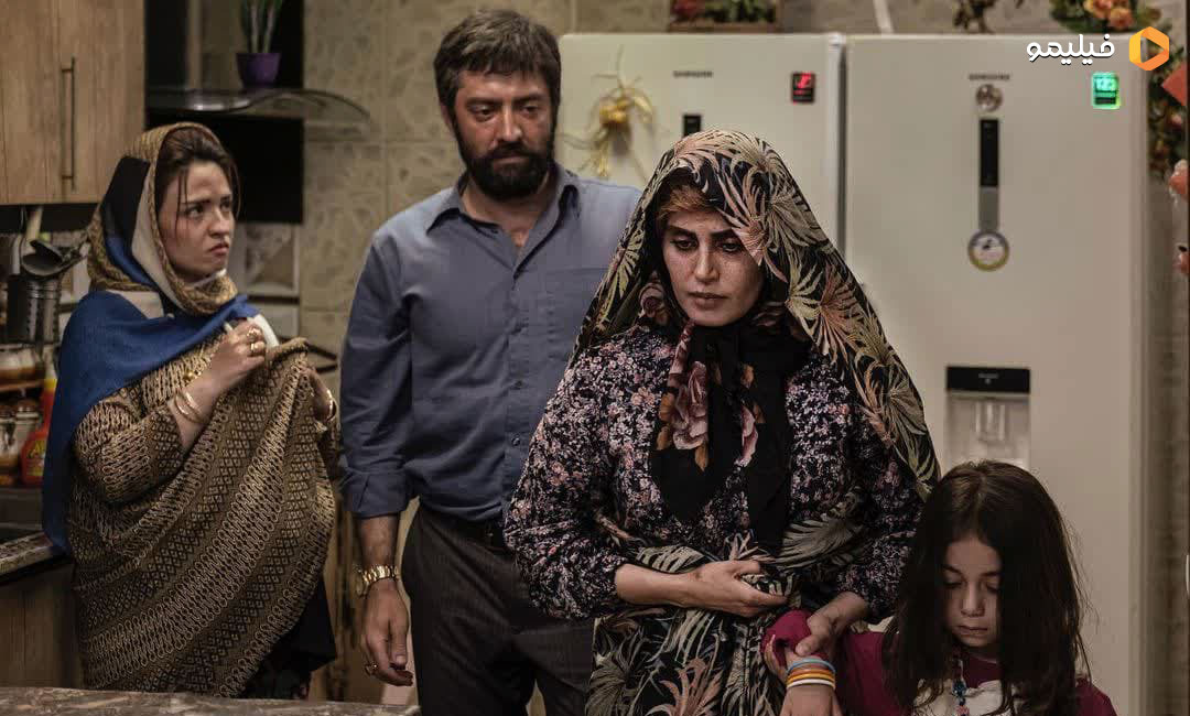 الناز شاکردوست و بهرام رادان و گلاره عباسی در نمایی از فیلم ابلق