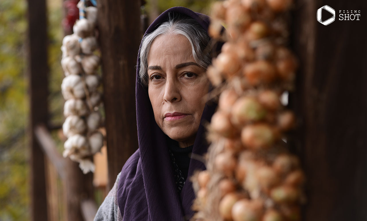 سهیلا رضوی در نمایی از فیلم آهو