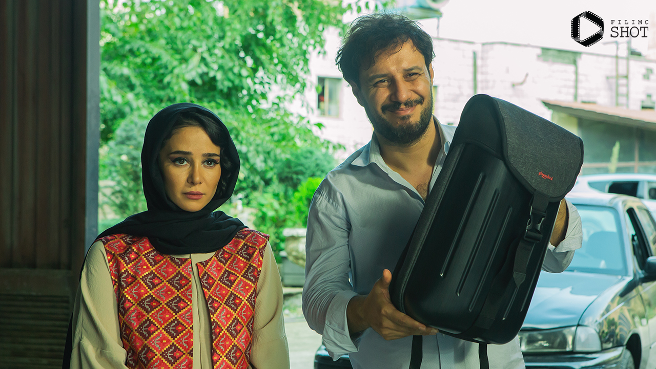 الناز حبیبی و جواد عزتی در فیلم تمساح خونی