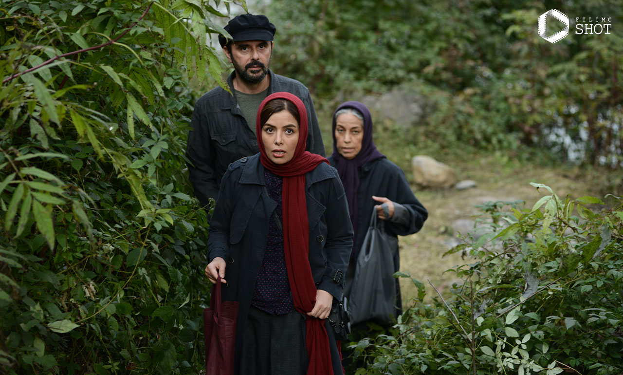 سپیده آرمان و سهیلا رضوی و علی مصفا در نمایی از فیلم آهو