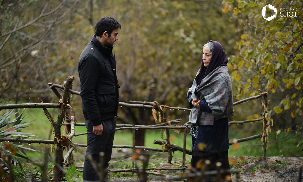 سهیلا رضوی و حامد کمیلی در نمایی از فیلم آهو